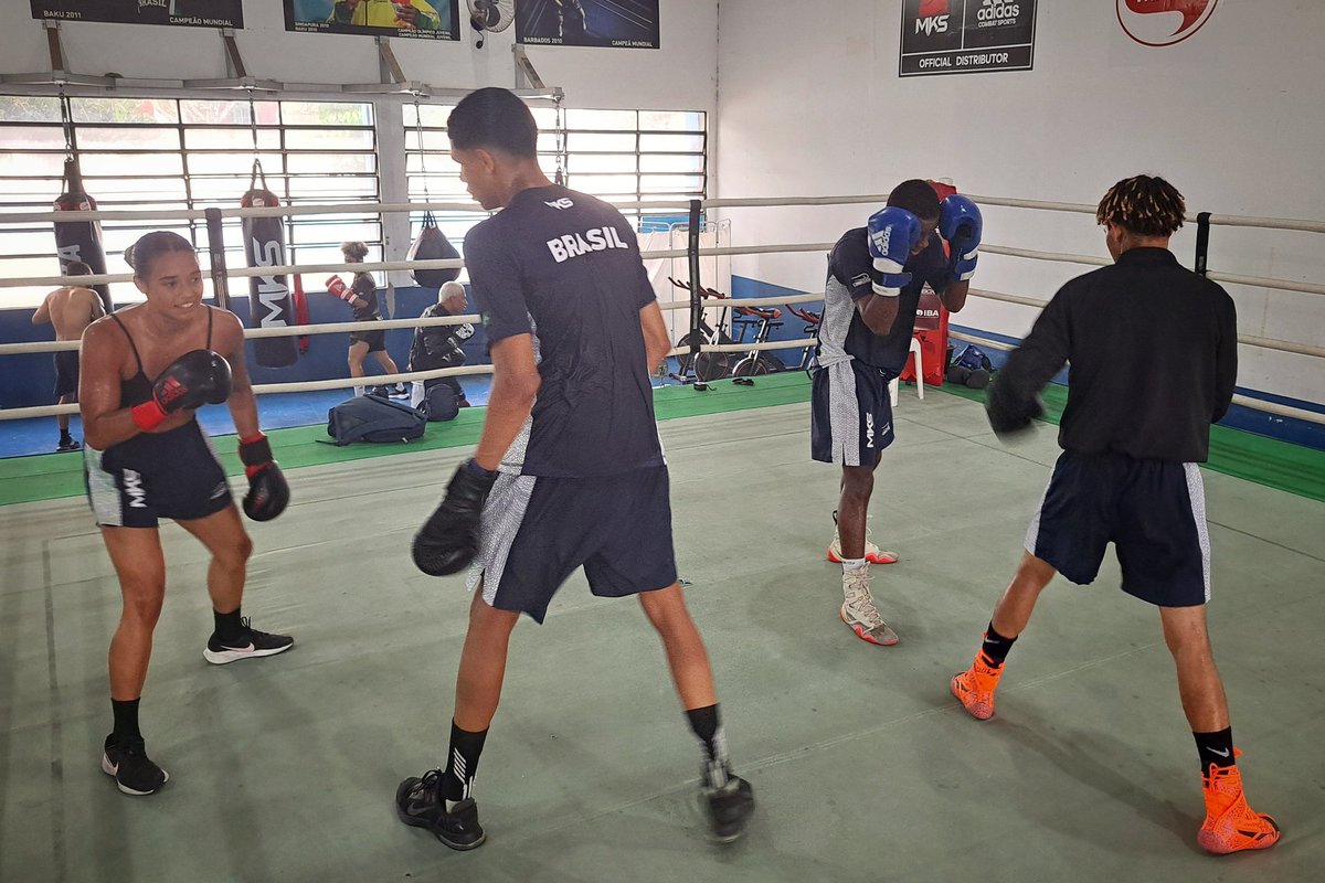 MUNDIAL JUVENIL 🥊🇧🇷

Na madrugada desta quinta (24) a seleção brasileira juvenil de boxe embarca para Colorado, nos EUA, para o Campeonato Mundial Juvenil, entre os dias 26/10 até 02/11. Serão 5 brasileiros na competição, que é a primeira da categoria realizada pela World Boxing