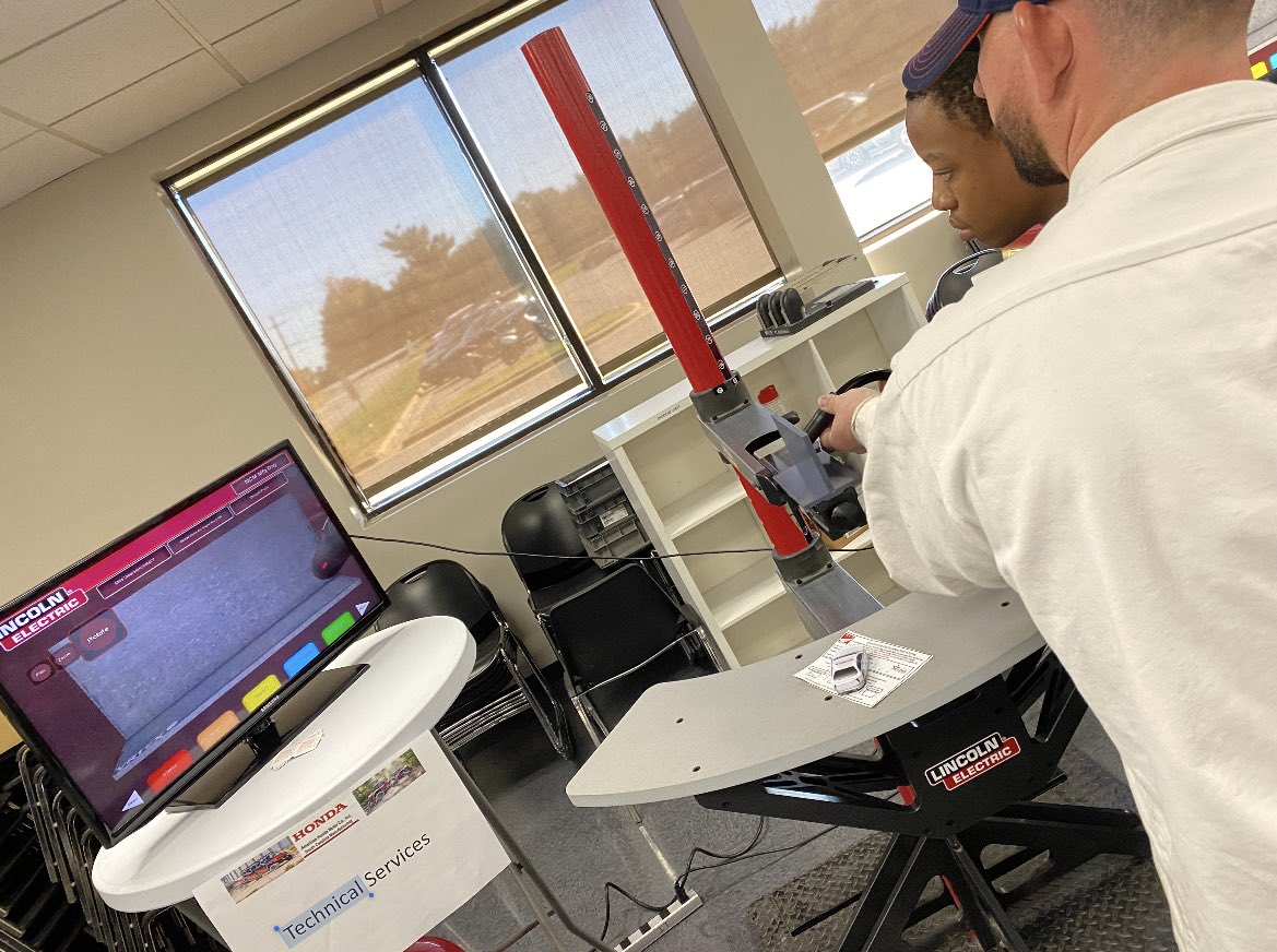 ShaeSykesCDC's tweet photo. Honda NC provided an in depth tour of their facilities! Students were exposed to the variety of careers in the manufacturing industry available right here in Alamance County. Students learned about employment opportunities and how to work towards them after HS. #GrahamRedDevils https://t.co/gnXIvhqnGx