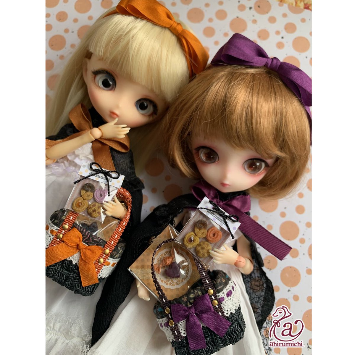 ah_yuba's tweet photo. 本日21時よりショップオープンします
🎃🍪👜🎀✨
現在プレビュー中です。引用postのリンク先かプロフィールより覗いてみてもらえると嬉しいです✨

そういえば！
今回の通販では、🎀カチューシャの「マーマレードジャム🍊」と「ブルーベリージャム🫐」も🎃仕様パッケージになってます✨🧙‍♀️✨ https://t.co/wItdBBKpSe