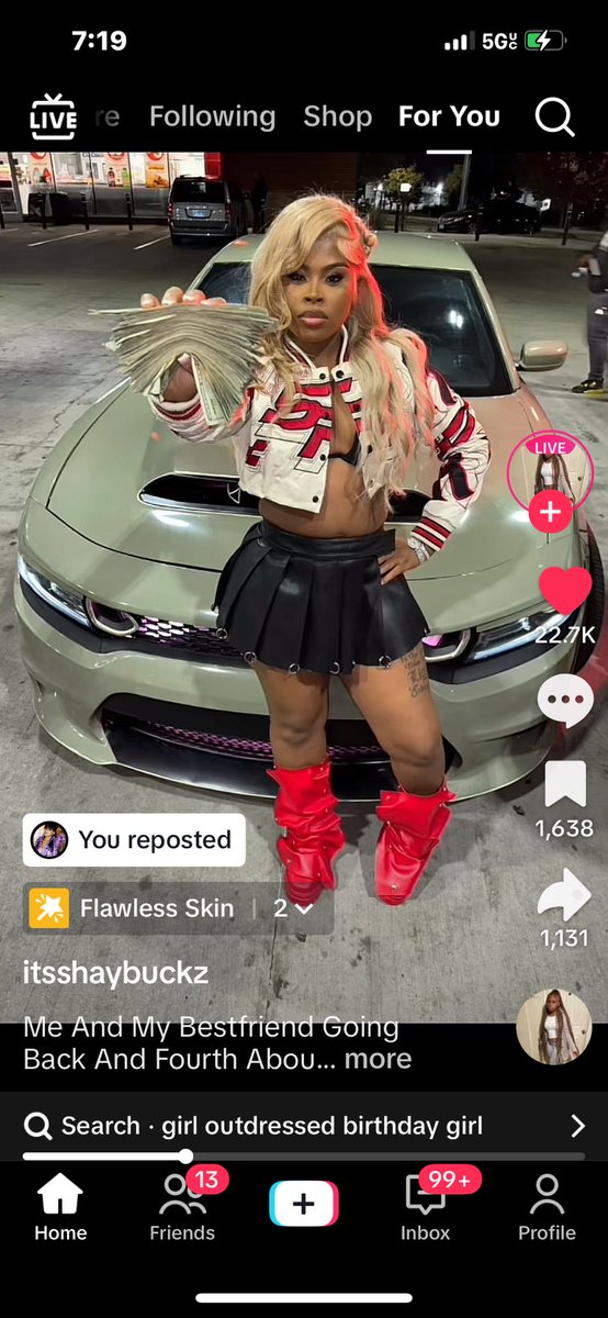 MrsJellySantos's tweet image. Her best friend is mad at her because of what she wore to  her Birthday party.  People kept asking if it was her Birthday instead.