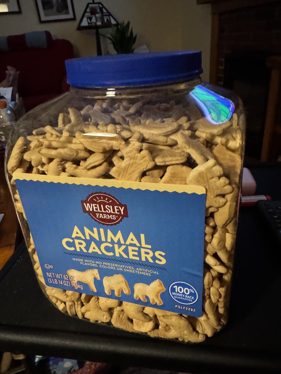 This is a public service for ⁦<a href="/tonydokoupil/">Tony Dokoupil</a>⁩ — 62 ounces of animal crackers.  It takes two people to lift it!   Amazon.   Mangia!