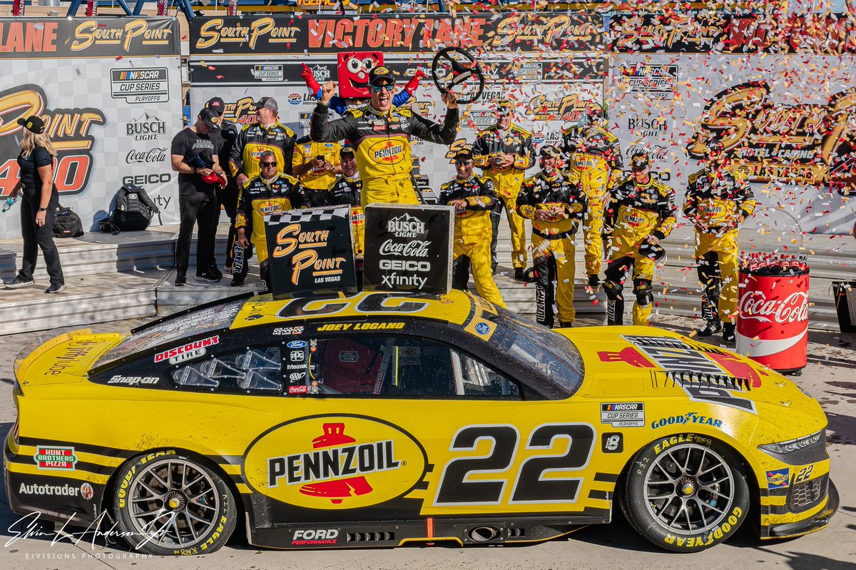 ejvisions67's tweet photo. From Sunday’s @southpointlv 400 @joeylogano win @LVMotorSpeedway to put him in the final four @phoenixraceway next month @Pennzoil @Team_Penske @CocaCola @NASCAR @40sportsmedia @ejvisions67 with the coverage 📸📸🏁🏁🏁 https://t.co/kSSDU0NT8O