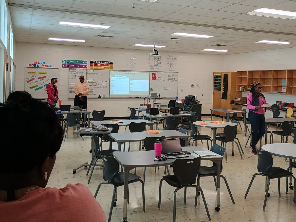 P r e s l e y tweet media