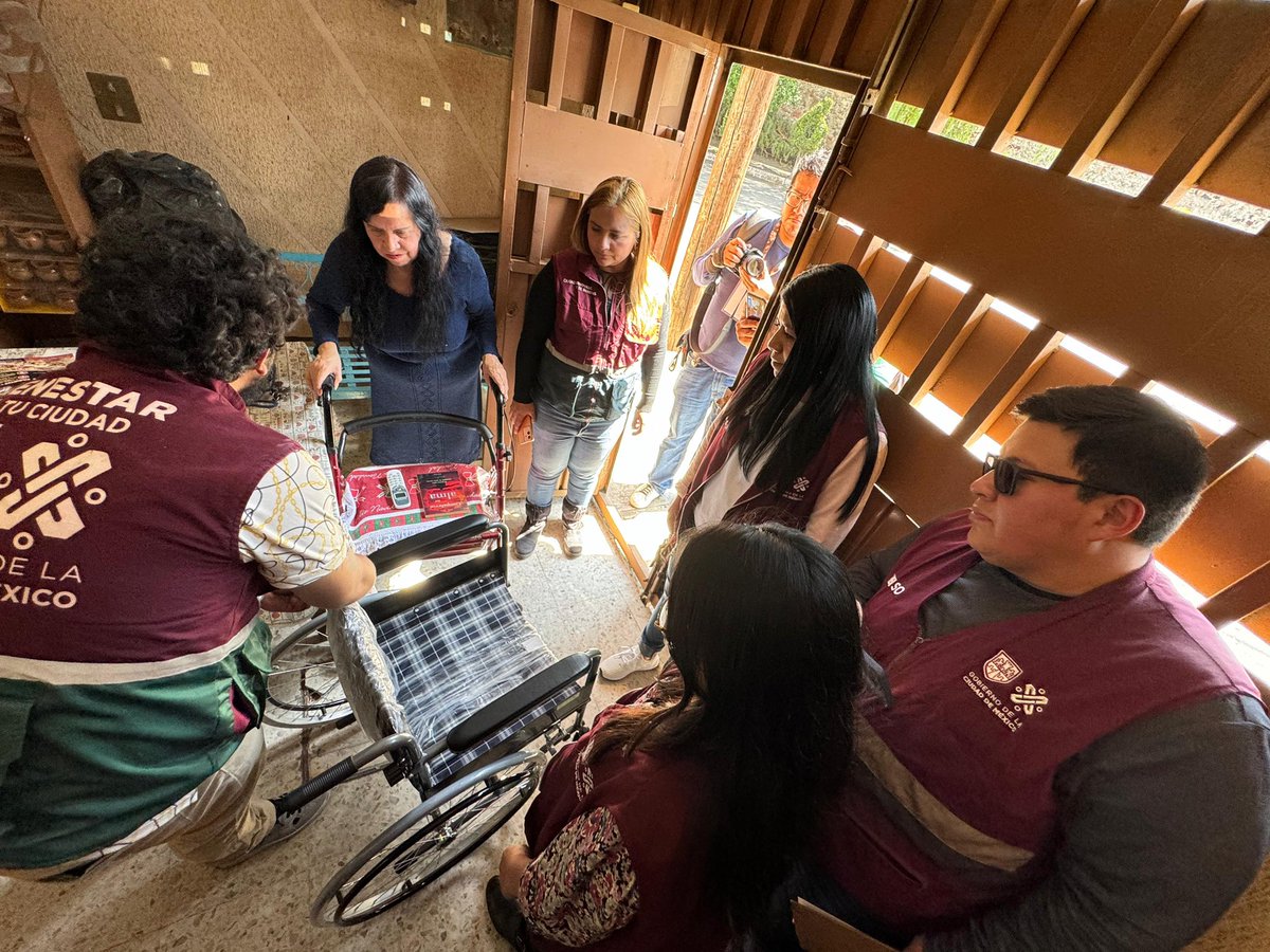 En seguimiento de las gestiones realizadas por vecinos y vecinas en el programa Gobierno Casa por Casa en Agrícola Pantitlán

Entregamos sillas de ruedas y láminas para las personas que más lo necesitaban.

#CapitalDeLaTransformación