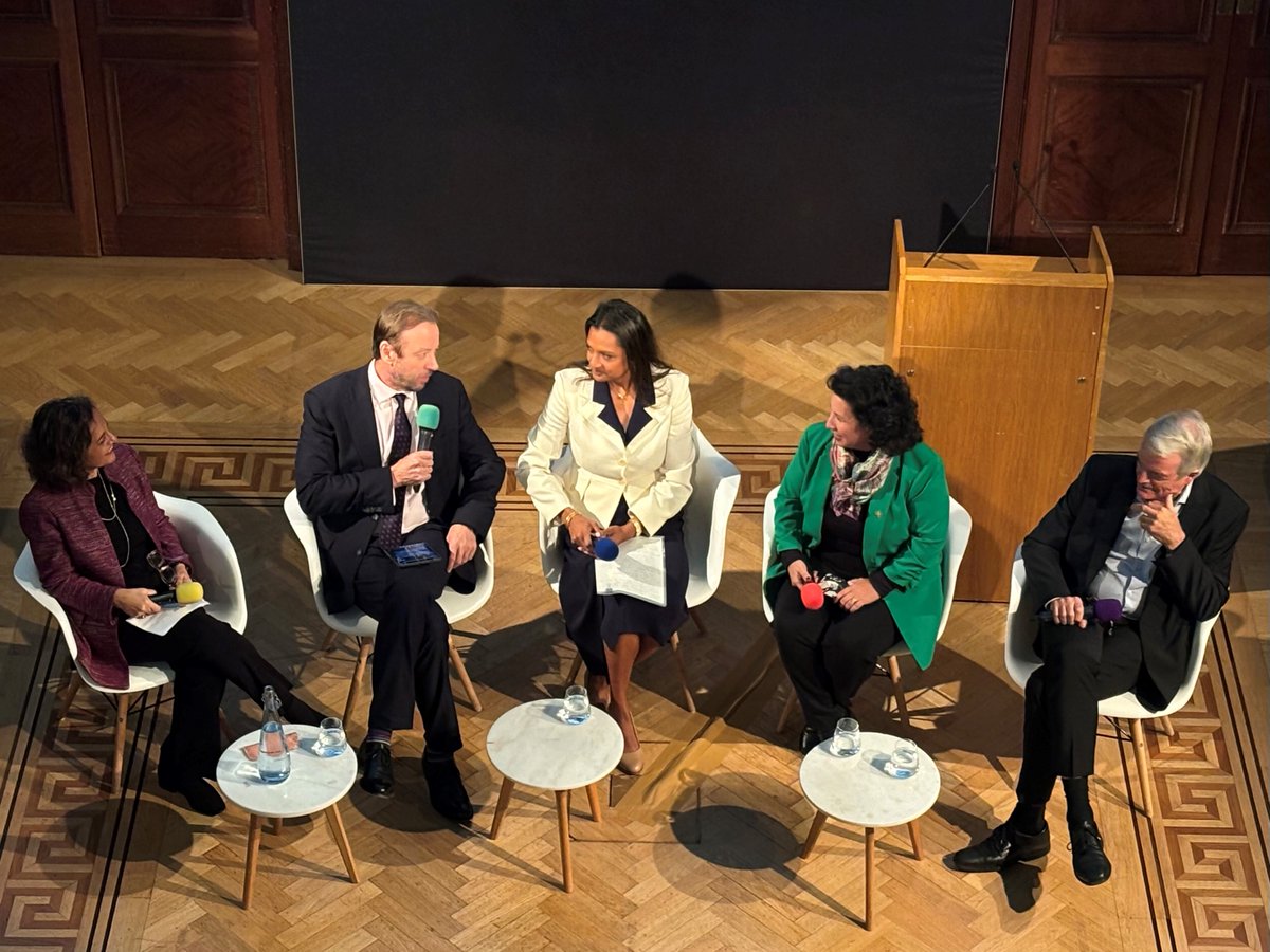 I had the pleasure of attending ASU's incredible event in London, where we explored the transformative potential of AI in health care. It was inspiring to connect with those committed to advancing the future of medical technology and improving lives worldwide alongside ASU.