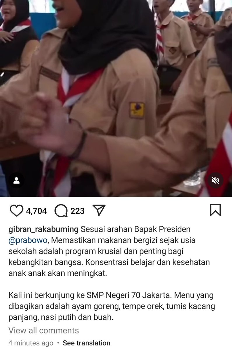Kodokodar's tweet photo. Gw ga akan cape cape bilang:
LAPAR BISA SELESAI DENGAN MAKANAN GRATIS, TAPI 'KELAPARAN' ITU MASALAH EKONOMI. 
Programnya MAHAL, menterinya BOROS, ya makin KELAPARAN, goblog. 
CABUT PROGRAM ITU. https://t.co/6NDWELWivz
