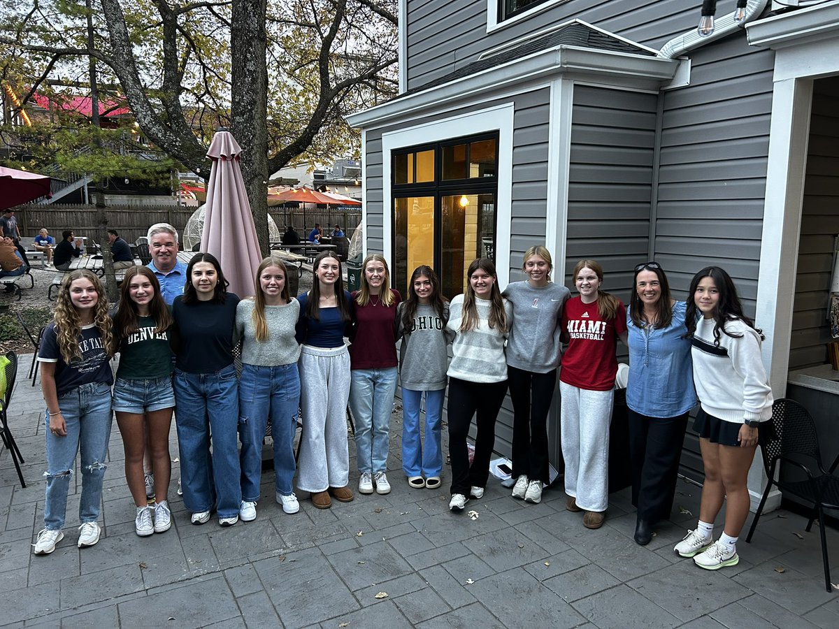 LPawTennis's tweet image. Thank you Hooper Family for hosting our end of season tennis party and awards night at Hometown Cafe. Thank you for a fantastic season Loveland Tennis Team 🧡 #1