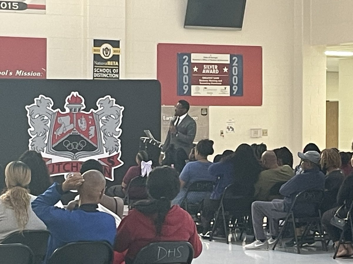 MichelleHill77's tweet photo. Great information and conversations at our Dutchtown Community Conversation! So excited about the amazing opportunities and outcomes for our @DES_HCS students. https://t.co/S3tKJn6ccS
