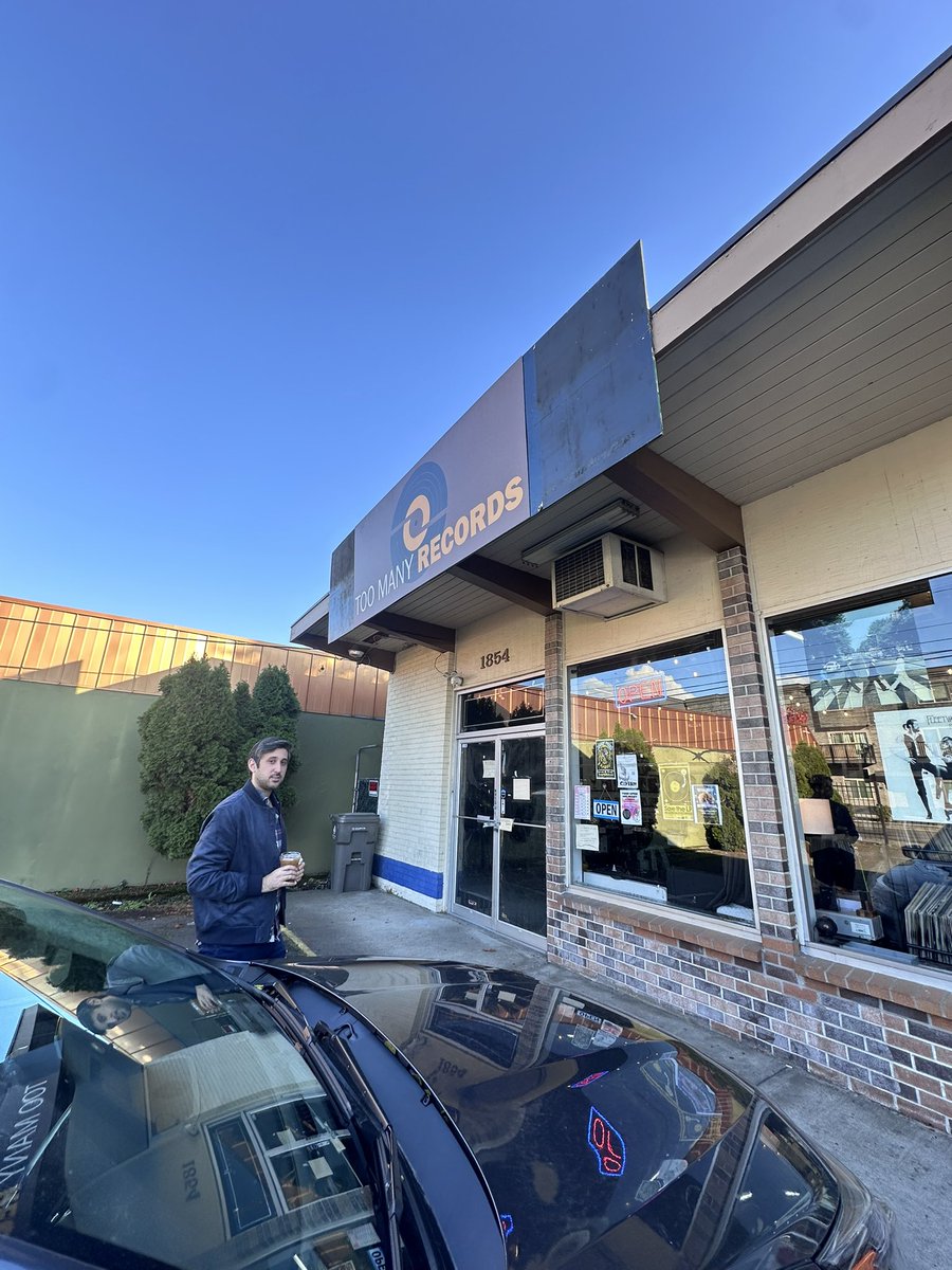 skipper's tweet image. Hi Portland friends!

If you are looking for your new record shop, come check out my friend’s shop  @TooManyRecords.

He’s got some great finds and banter. Also, ladies, he’s single, tall, and somewhat funny!

If you stop by, tell him I sent you 👋🏻
