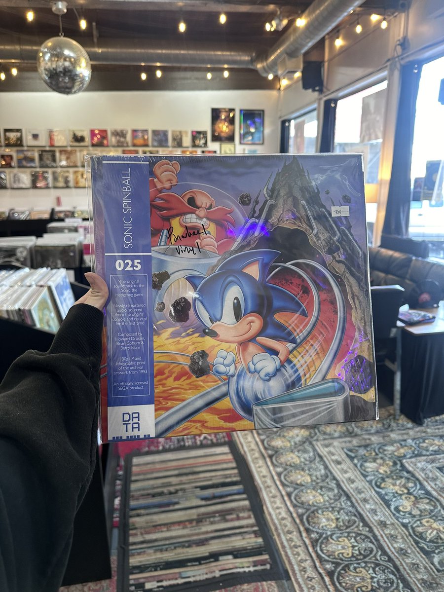 skipper's tweet image. Hi Portland friends!

If you are looking for your new record shop, come check out my friend’s shop  @TooManyRecords.

He’s got some great finds and banter. Also, ladies, he’s single, tall, and somewhat funny!

If you stop by, tell him I sent you 👋🏻