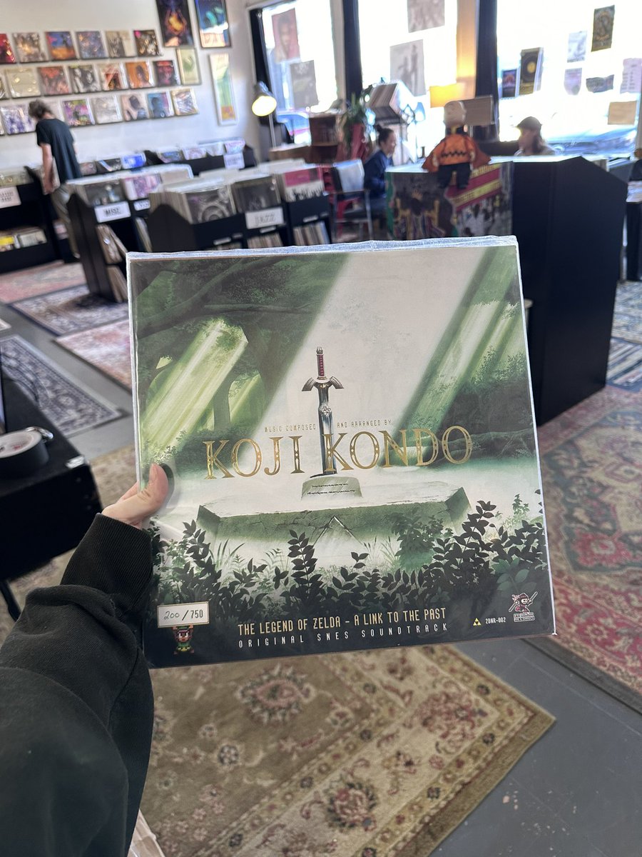 skipper's tweet image. Hi Portland friends!

If you are looking for your new record shop, come check out my friend’s shop  @TooManyRecords.

He’s got some great finds and banter. Also, ladies, he’s single, tall, and somewhat funny!

If you stop by, tell him I sent you 👋🏻