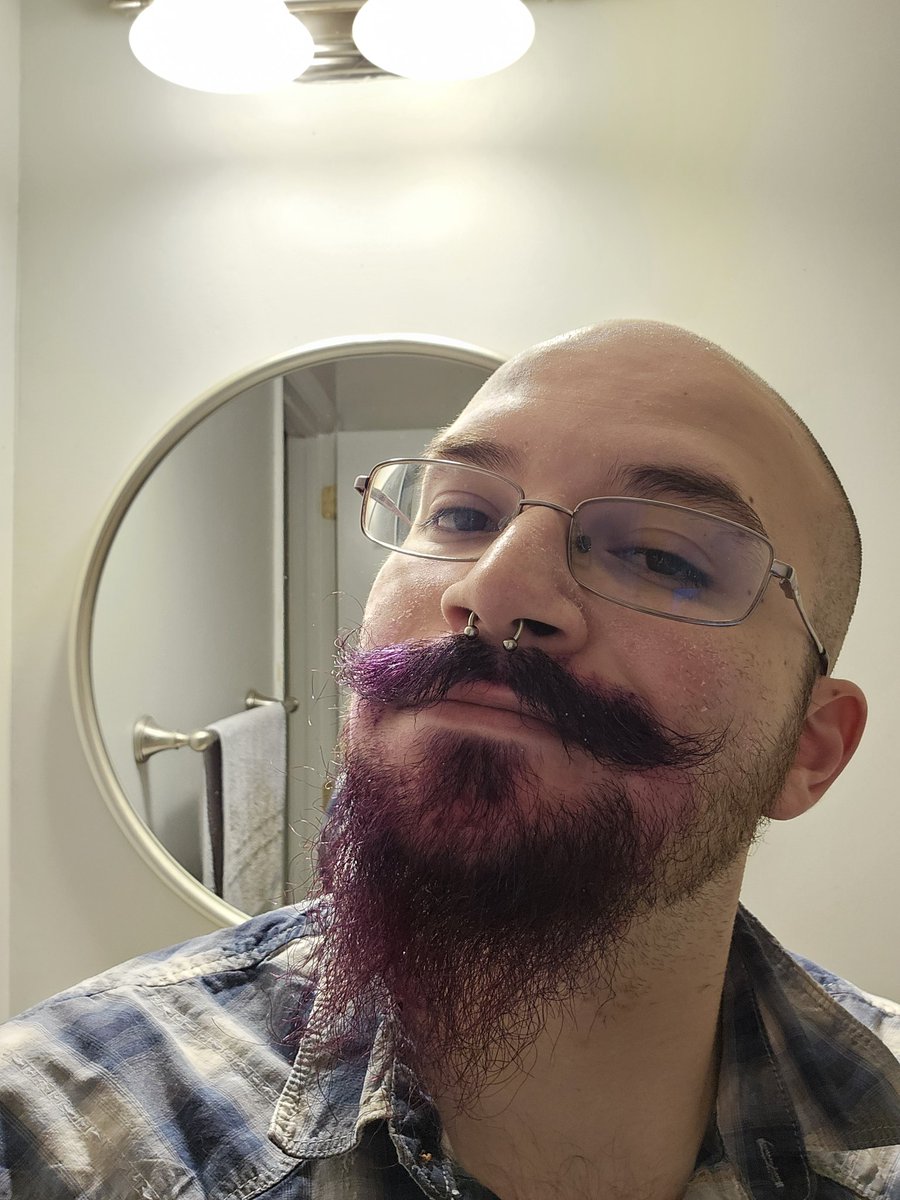 Okay, we're a little late, but we're live with the new beard color! It's purple! Aaaah! Listen, I'm happy with it, but I wanted it to be lighter so we get what we get. 😆
Anyways, we're playing Minecraft on the purple app!
twitch.tv/Socfuz