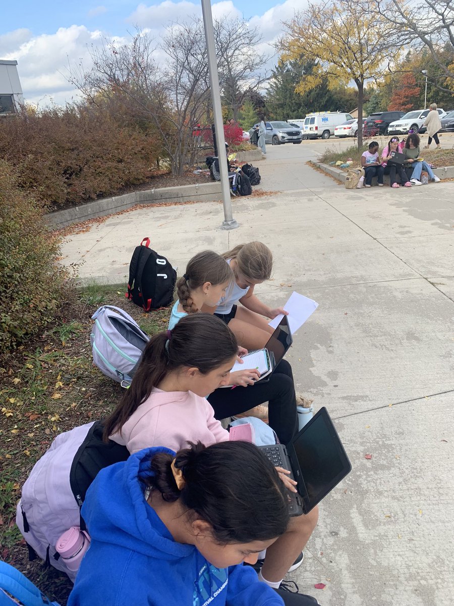 Took our learning outside today for #takemeoutside day and enjoyed this beautiful fall warm weather! <a href="/MrsMoscosoHF/">Andrea Moscoso</a> <a href="/HOFAM_DPCDSB/">Holy Family DPCDSB</a>