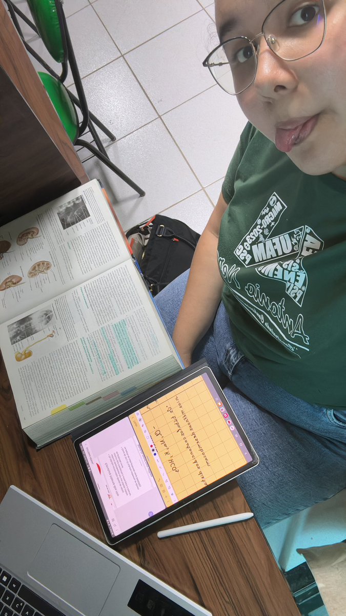 trizmedic's tweet photo. hoje eu fui estudar pra faculdade no meu cursinho (que eu n sou mais aluna mas é meu) ✌🏻 https://t.co/JrL5oS5BZF