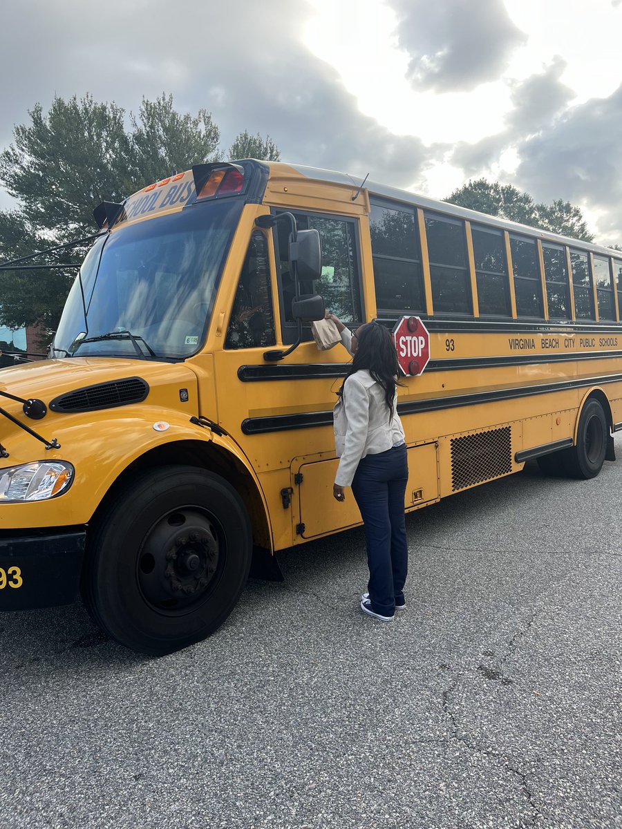 💜💛 Today we said THANK YOU to our amazing bus drivers! Thank you for always going the extra mile! 💜💛 #nationalbussafetyweek #vbcpsbussafety