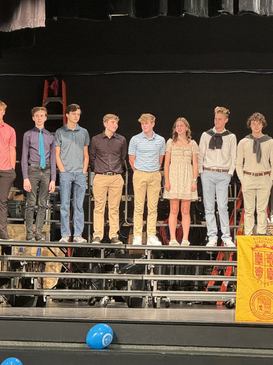 GroffJanelle's tweet image. Congratulations to all the members of Kings National Spanish Honor Society!  And thank you to our amazing Spanish teachers!!!