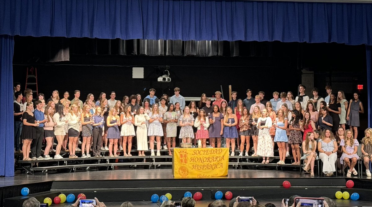 GroffJanelle's tweet image. Congratulations to all the members of Kings National Spanish Honor Society!  And thank you to our amazing Spanish teachers!!!