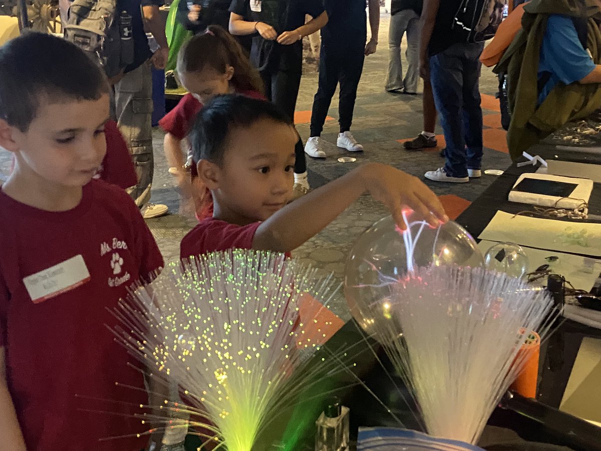 AzSci Stem and Innovation Summit 2024 at the Arizona Science Center! Met lots of  dedicated stem educators and lots of children who are excited about science!  What a day!