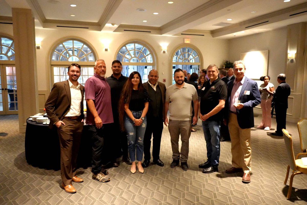 ExcelsiorUniv's tweet image. The event is in full swing! 🚀

Alumni, students, faculty, and staff are engaging, networking, and making lasting memories! Take a look at these snapshots capturing the dynamic energy and meaningful interactions happening right now! 📸

#ExcelsiorProud #ExcelsiorConnects