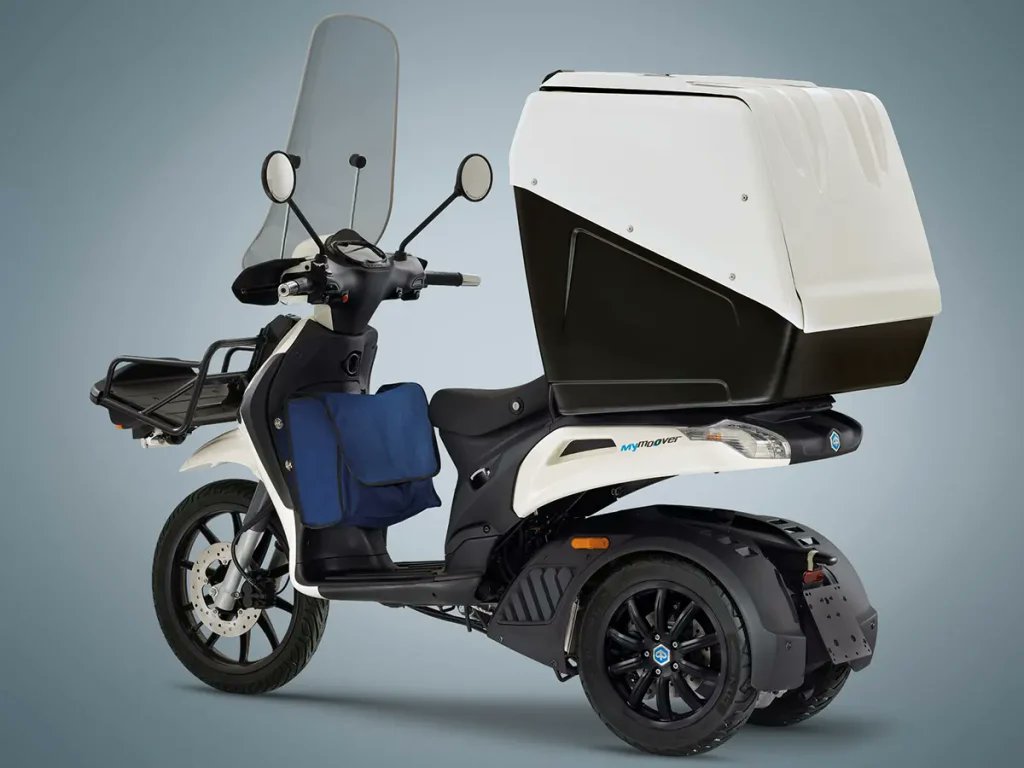 我らがピアッジオが作ると三輪スクーターもなんだかイタリアーノでございました。
積載261Lですってw
98万か...
news.webike.net/motorcycle/414…