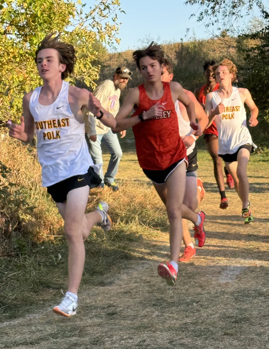 Some great efforts at tonight’s state qualifier: Yairh Gonzalez ran a PR, finishing 17th; Zane Hrastich ran a course best, and Luke Bartlett, Josh Moberg, Henry Laird, and Nathan Moberg were all within seconds of PR/CB.