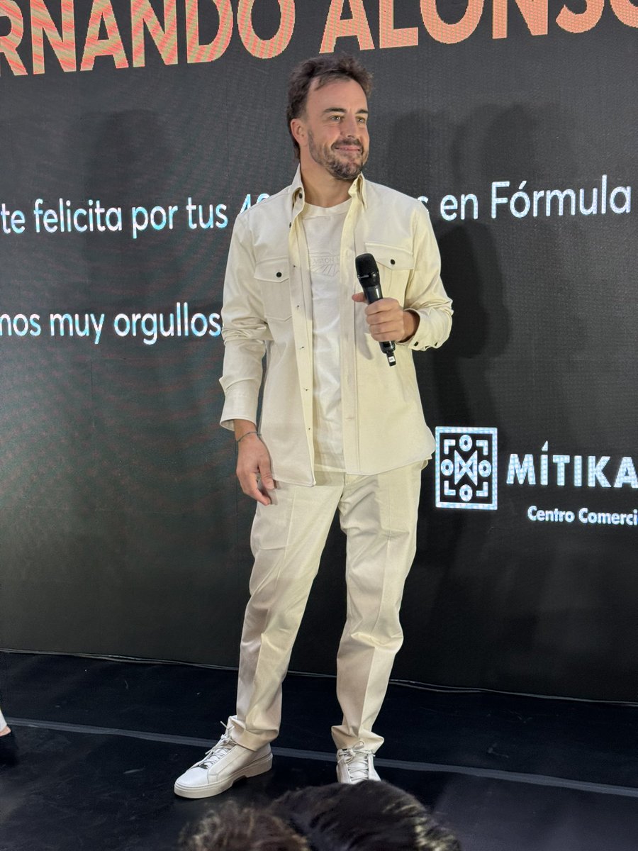fergurquiza's tweet photo. Este será el GP número 400 de Fernando Alonso. Ningún otro piloto ha llegado a tantos. A mi parecer @alo_oficial es el mejor piloto de la era moderna de la Fórmula 1 a pesar de que su número de títulos no lo refleje. #MagicAlonso https://t.co/pf8UtcmS3u