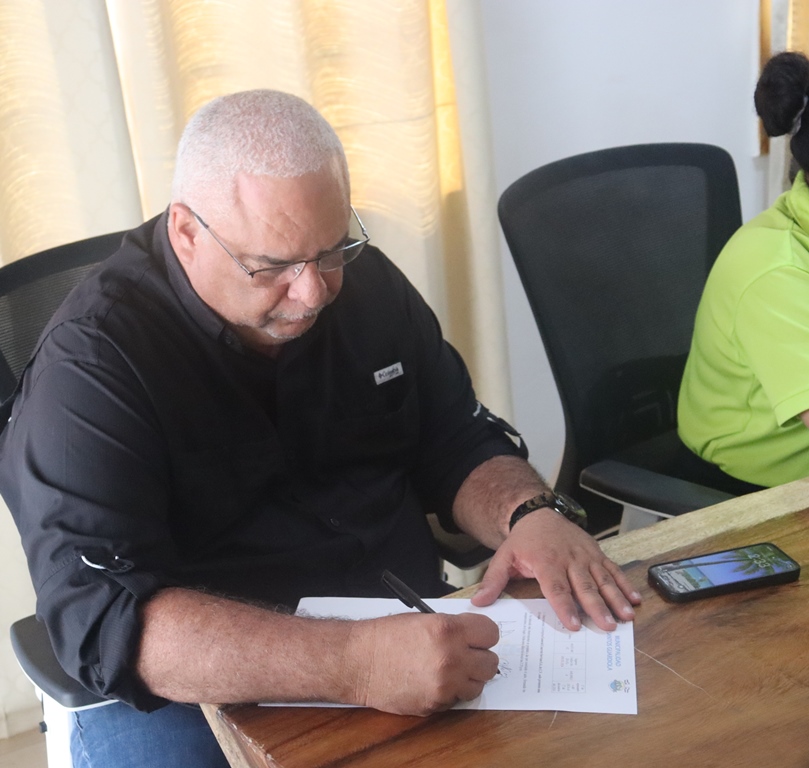 MuniGuardiola's tweet image. SANTOS GUARDIOLA'S HIGHWAY PROJECT
Evaluating the competing submissions for the highway pavement project. Your frustration with the road’s condition is valid, and we ask for your patience and understanding as we work on getting the pavement done.
#SantosGuardiolaHighwayPavement