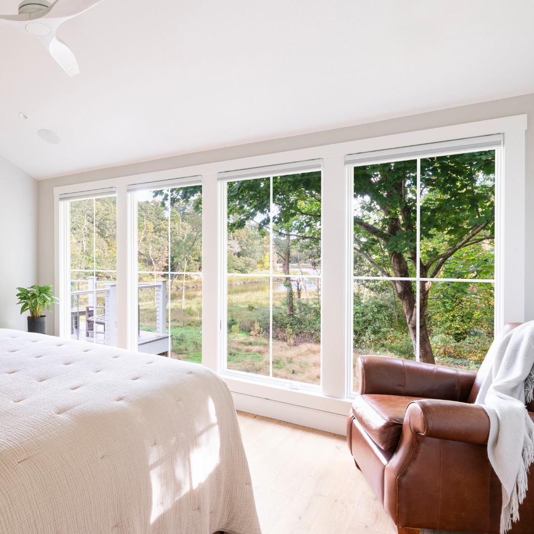 PhilbrookCC's tweet image. A wall of floor-to-ceiling windows maximizes the view of the water from a lower-level bedroom.
#BuiltByPhilbrook in collaboration with A3 Architects, inc, Andersen Windows + Doors, Shepley Wood Products #CapeCodHome #CapeCodBuilder #WaterfrontHome 📷 Grattan Imaging  (#1)