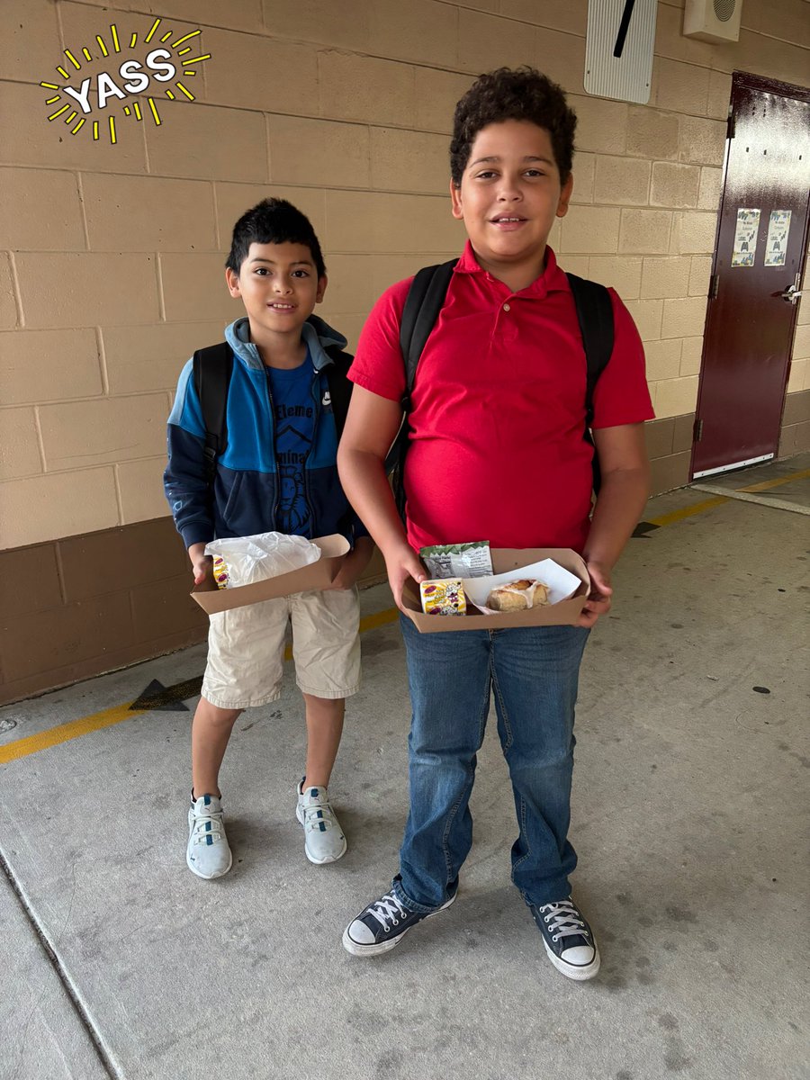 PotterEagles's tweet image. These friends came ready for #RedRibbonWeek dressed in School Colors!  #buildinglearners #weloveyou @Community_Sch @HCPS_FACE @TransformHCPS @HillsboroughSch