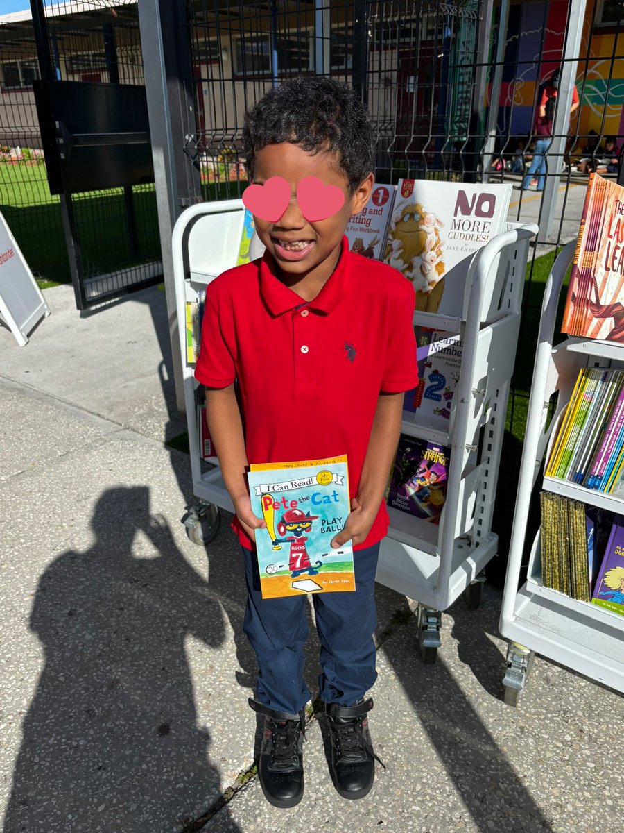 PotterEagles's tweet image. These friends came ready for #RedRibbonWeek dressed in School Colors!  #buildinglearners #weloveyou @Community_Sch @HCPS_FACE @TransformHCPS @HillsboroughSch