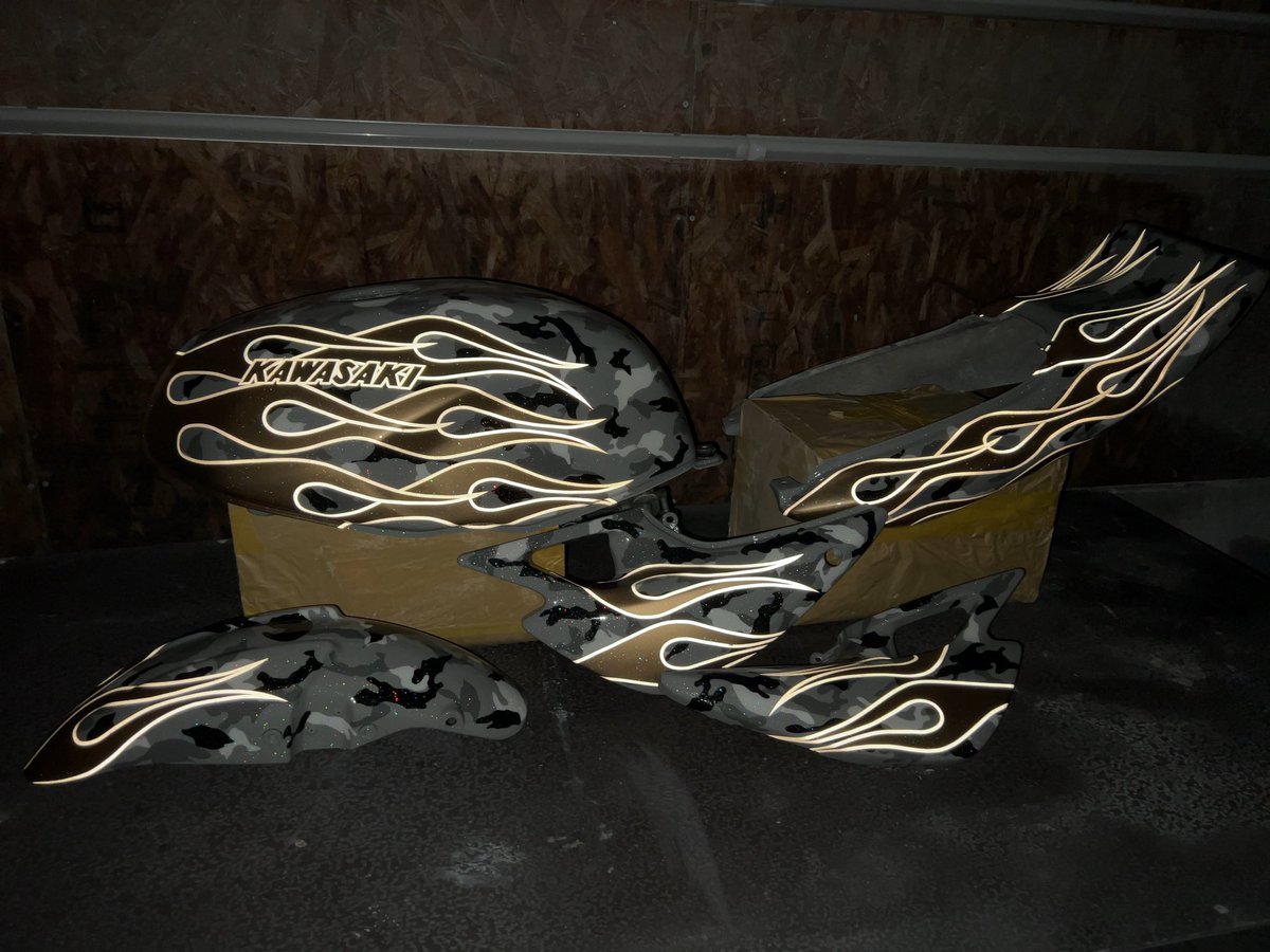 カスタムペイント トミイズ カスタムコルク半✨バイク塗装