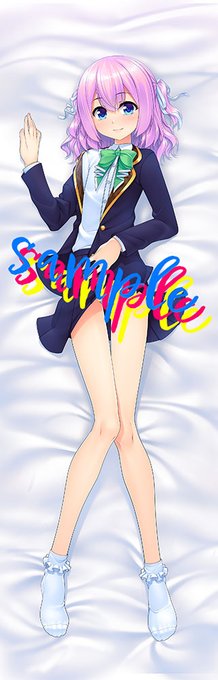 抱き枕カバーの伊織と御影を並べると手を取り合う感じになるようにデザインいたしました。学園に咲き誇る二輪の花()を並べてご鑑賞いただけたら幸いです。まもなく予約締め切り! 