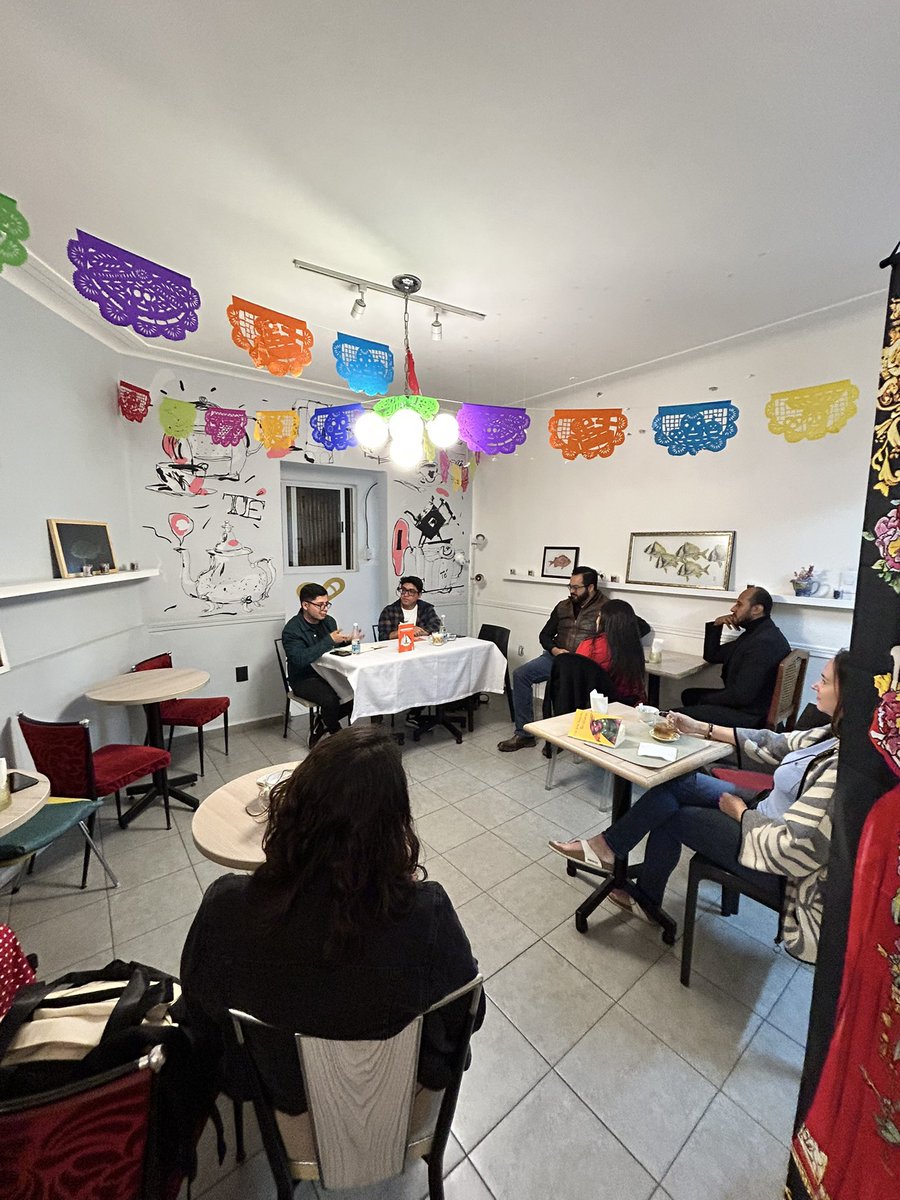 librosdelperro's tweet photo. Hoy presentamos _Horizontes_, la más reciente novela de @PinachoNestor 
Comentarios de @danielhurtado_c 

Agradecemos mucho a @TeCuento2017 por el espacio y la atención. 

🔸🟧🧡🔶🤍💫 https://t.co/yFeBqMCvOf