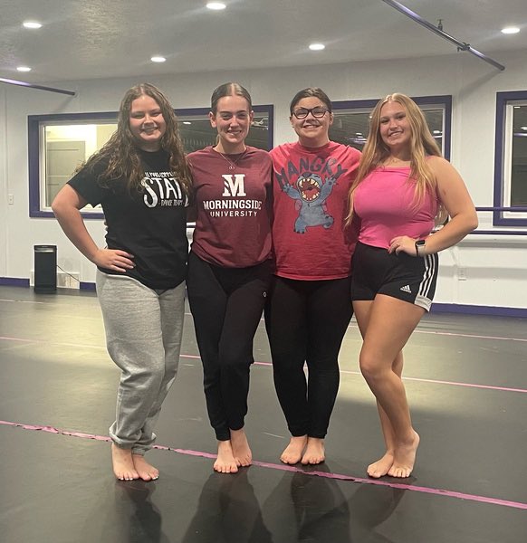 Lead_Dog_LCHS's tweet photo. These LCHS seniors are at the dance studio every night and are still committed to their school work. They also participate in LCHS activities alongside their commitments outside of school.
#LeadDog #StudentLead #LCHS
📸:Elizabeth Dempster https://t.co/9XKc5id4bk