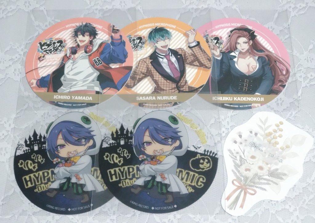 【交換】ヒプノシスマイク ヒプマイ THE キャラ  7th カフェ コースター

譲：一郎、帝統 2、簓、無花果

求：THE キャラ カフェスタンド 寂雷 1
　　＞ 同異種 一二三

＊郵送・都内手渡し
＊寂雷は友人分です
＊異種は等身絵柄のものを探してます
よろしくお願いします