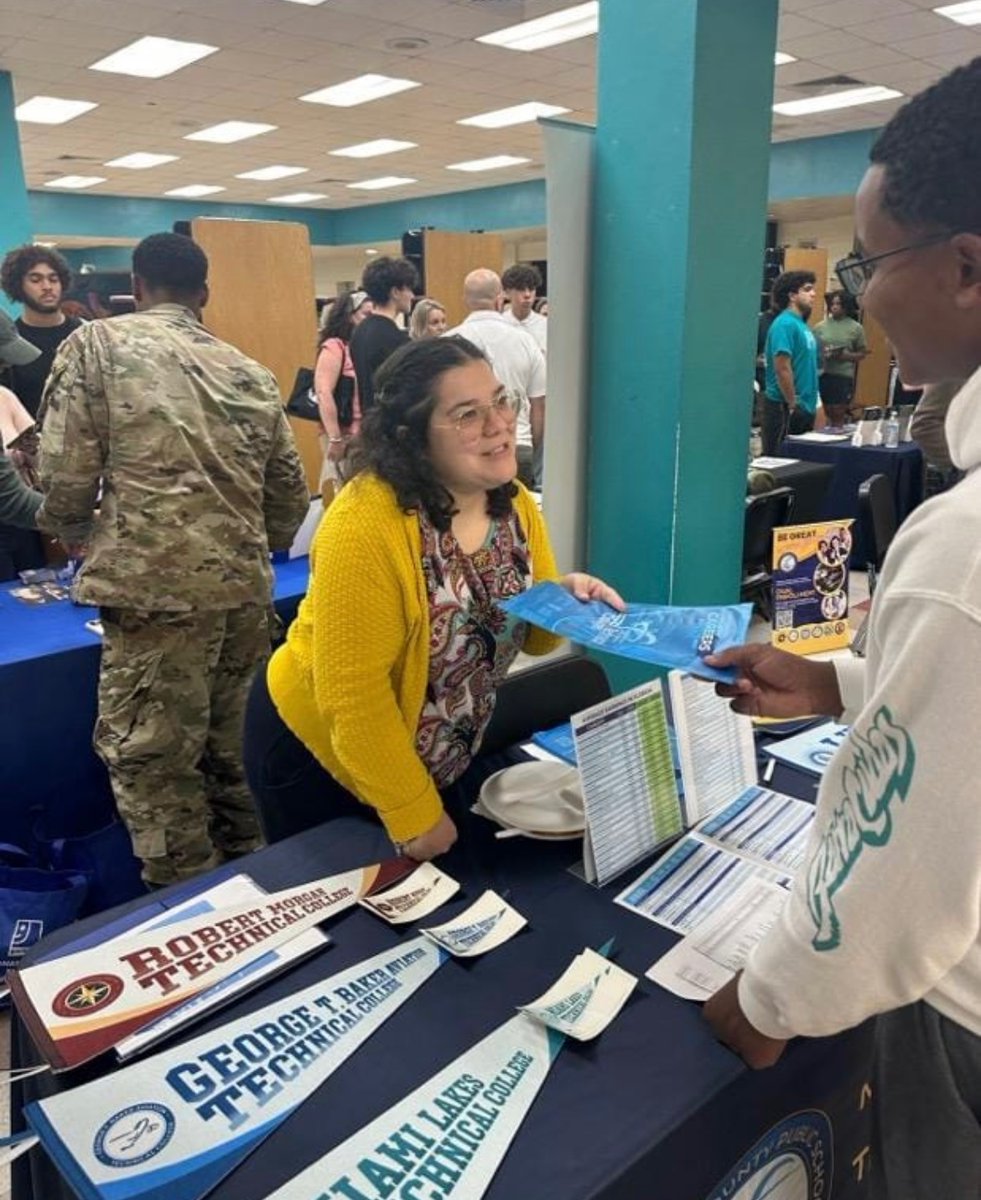 MDCPSTechCollgs's tweet image. Coral Reef Senior High School College Fair! 🎓Our M-DCPS Technical College CAP Advisor is connecting with students and showcasing our innovative programs. 🤝Together, we&apos;re #AcceleratingPerformance and helping students pave their paths to success! 🌟 #YourBestChoiceMDCPS