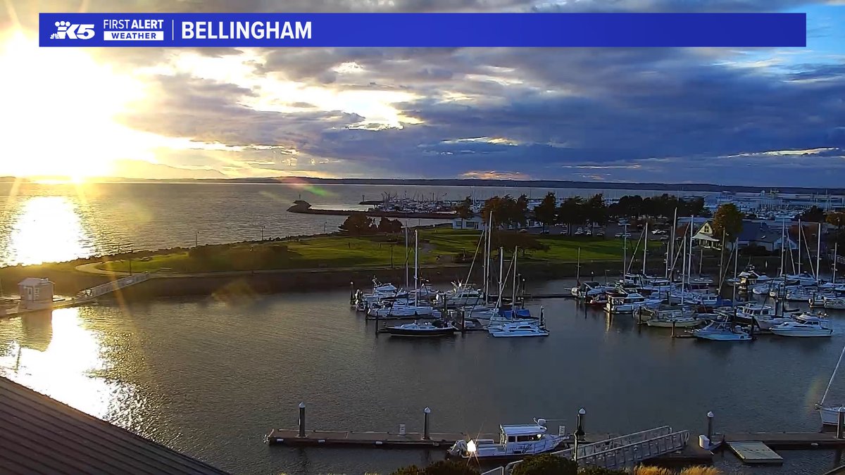 AClaibonWx's tweet photo. Sun is setting on this cool Wednesday with temperatures expected to quickly fall into the 40s and 30s.  Thursday will be a smidge warmer and rain is forecasted to return late Friday evening and on into the weekend #k5fall #k5weather #wawx https://t.co/0WJJQV3Uso