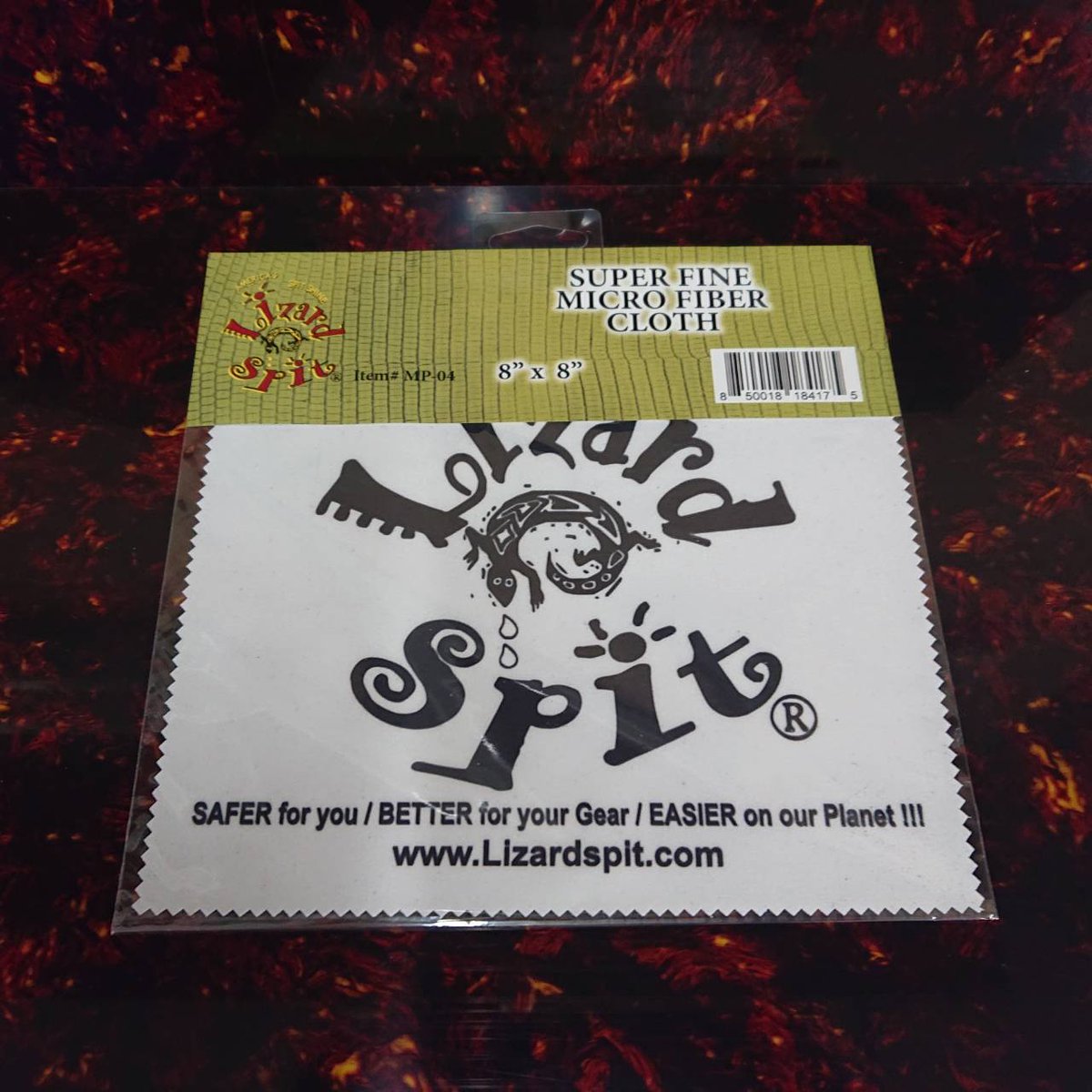 okada_inc's tweet photo. 【#LizardSpit 情報】

「MP04 Micro Fiber Cloth」は、ソフトな手触りで塗装面に優しいクリーニングクロス

指紋や軽い汗汚れの拭き取り、ギターポリッシュやワックスの拭き上げに最適！
美しい光沢に仕上げます✨

《製品詳細》
https://t.co/mcqec18JBa https://t.co/OdfQrmIazK