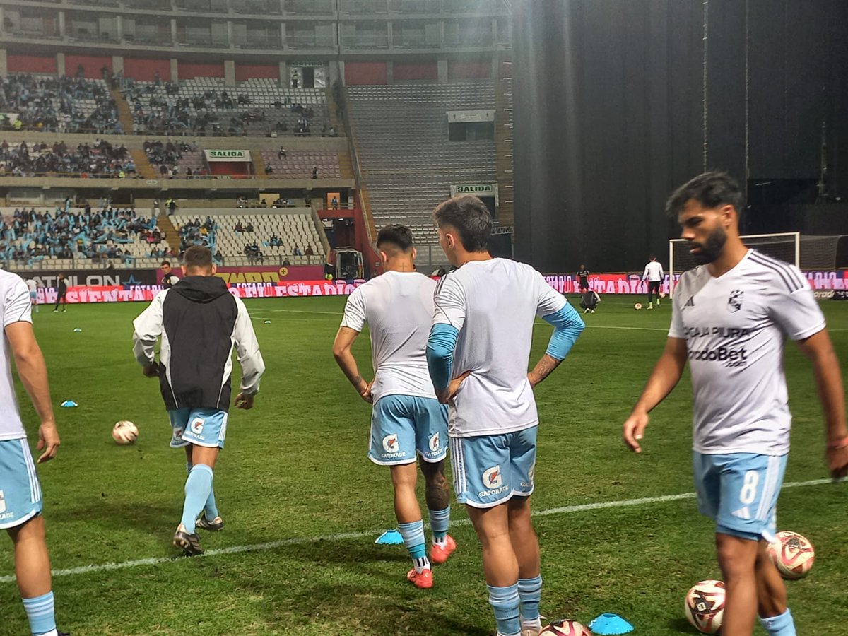 HablemosCristal's tweet photo. Entrenamiento de Sporting Cristal previo al partido ante Universitario.

#SPORTINGCRISTAL #HABLEMOSDECRISTAL #SCVSU #UNIVERSITARIO https://t.co/PUoxOzsUv7