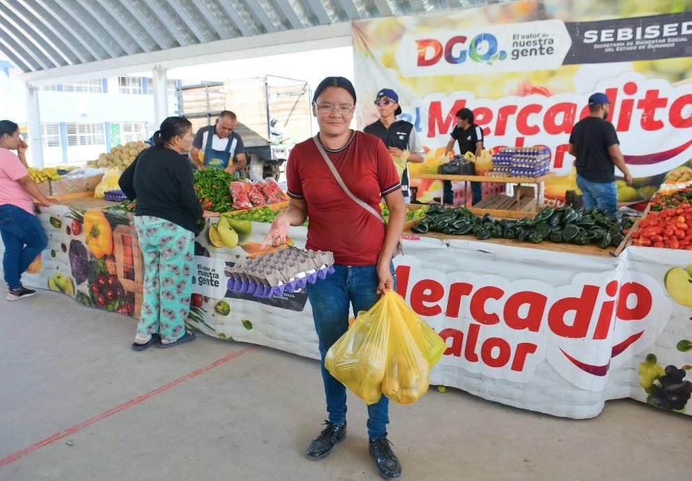 Vive_Dgo's tweet image. 🍎🍋 Con acciones de #VIVE, llega #MercaditoConValor al Fracc. Río Dorado. Todas las dependencias del @gobdgo y @EVillegasV se unen para mejorar la calidad de vida de las y los duranguenses🤜🏼🤛🏼