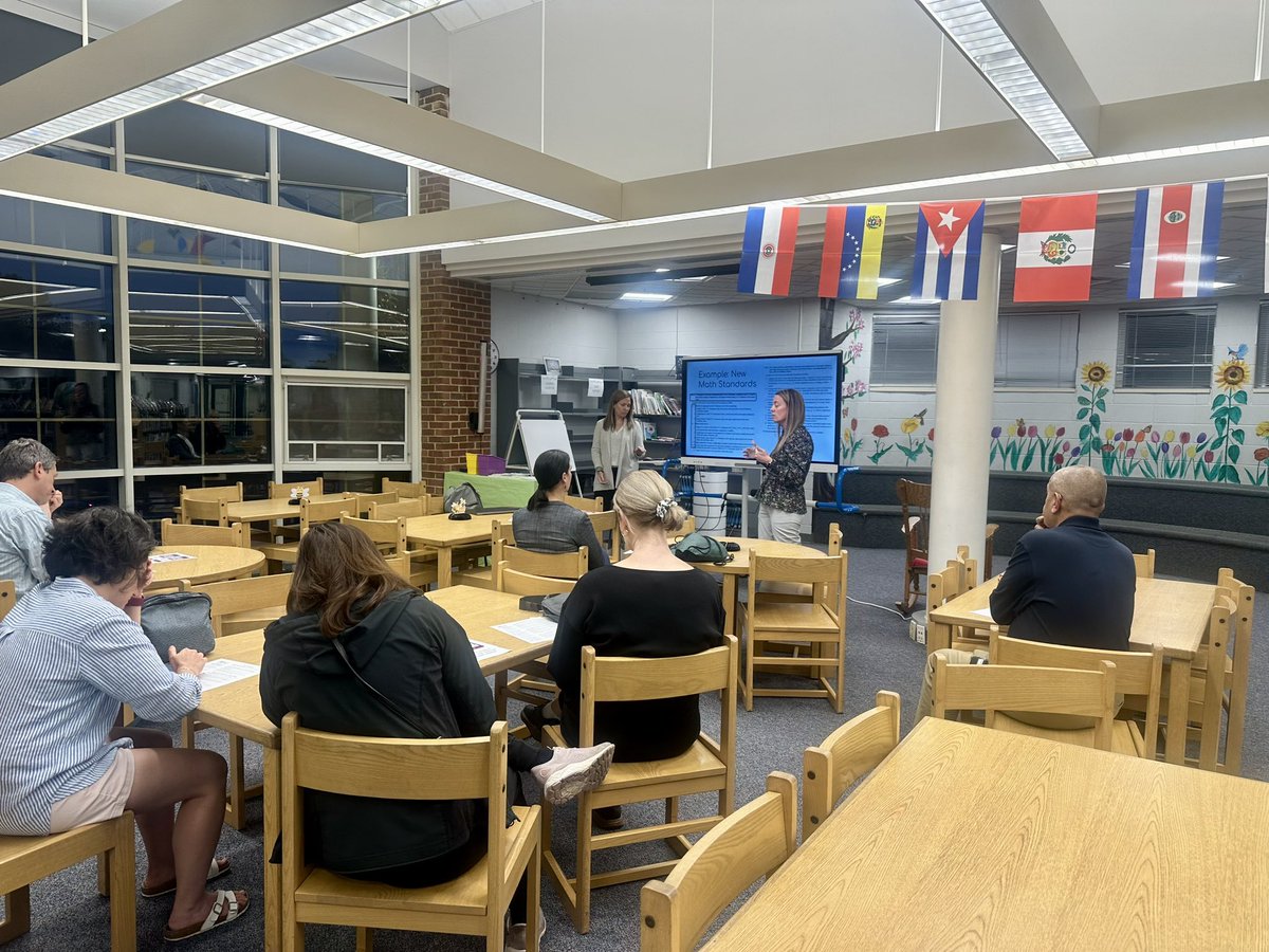sra_enriquez's tweet photo. Mil gracias @EscuelaKeyAPS families for coming to learn more about partnering with us in your child’s learning at our Fall Night of Learning! Thanks to all @APSVirginia staff who facilitated sessions or offered support in any way! #collaborationisKEY #somosKEY https://t.co/7Ga8ZkOjse