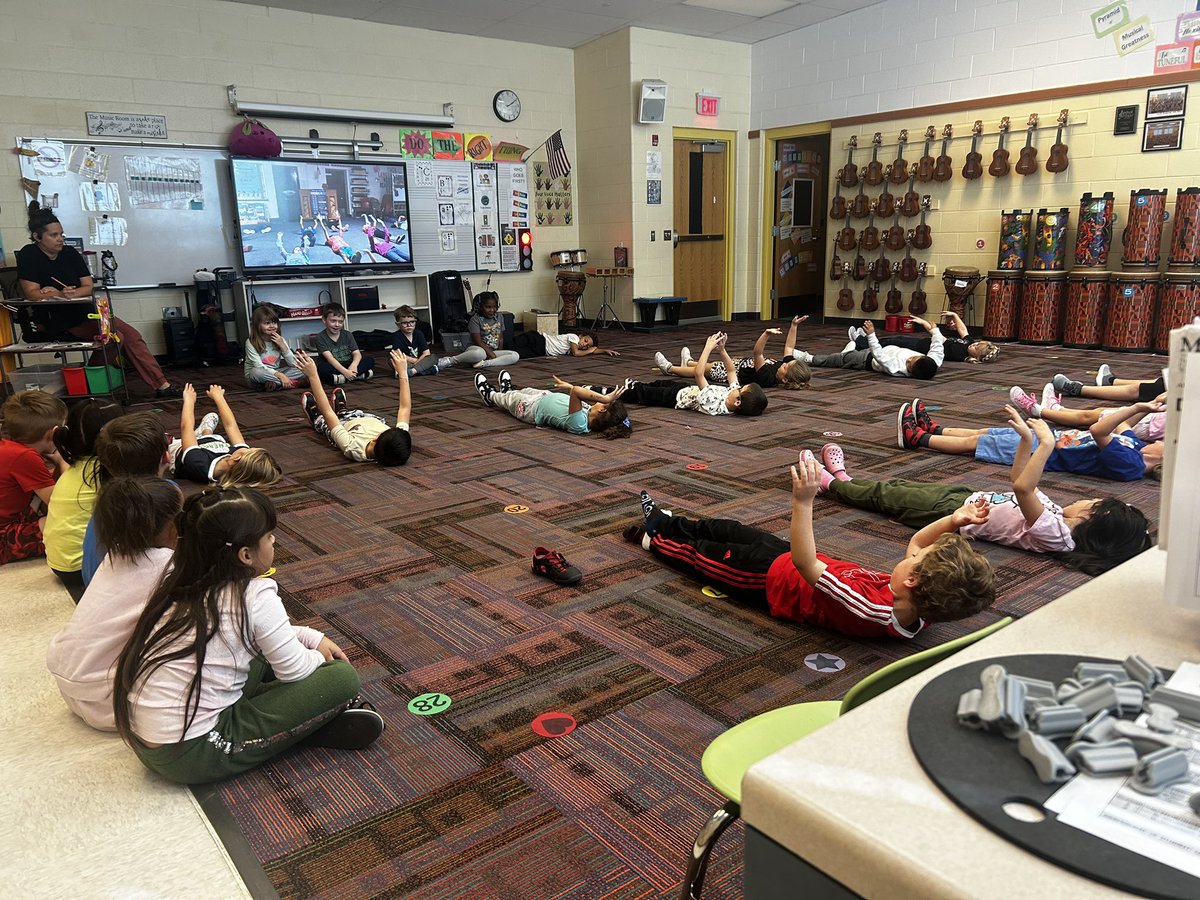 I had a smile on my face this entire lesson in @HLMusicians 1st grade music class. These students were demonstrating how they could keep a beat with movement to this spooky song <a href="/Hamilton_HLE/">Highland Elementary</a> <a href="/RyanBrittonEdu/">Ryan Britton</a>