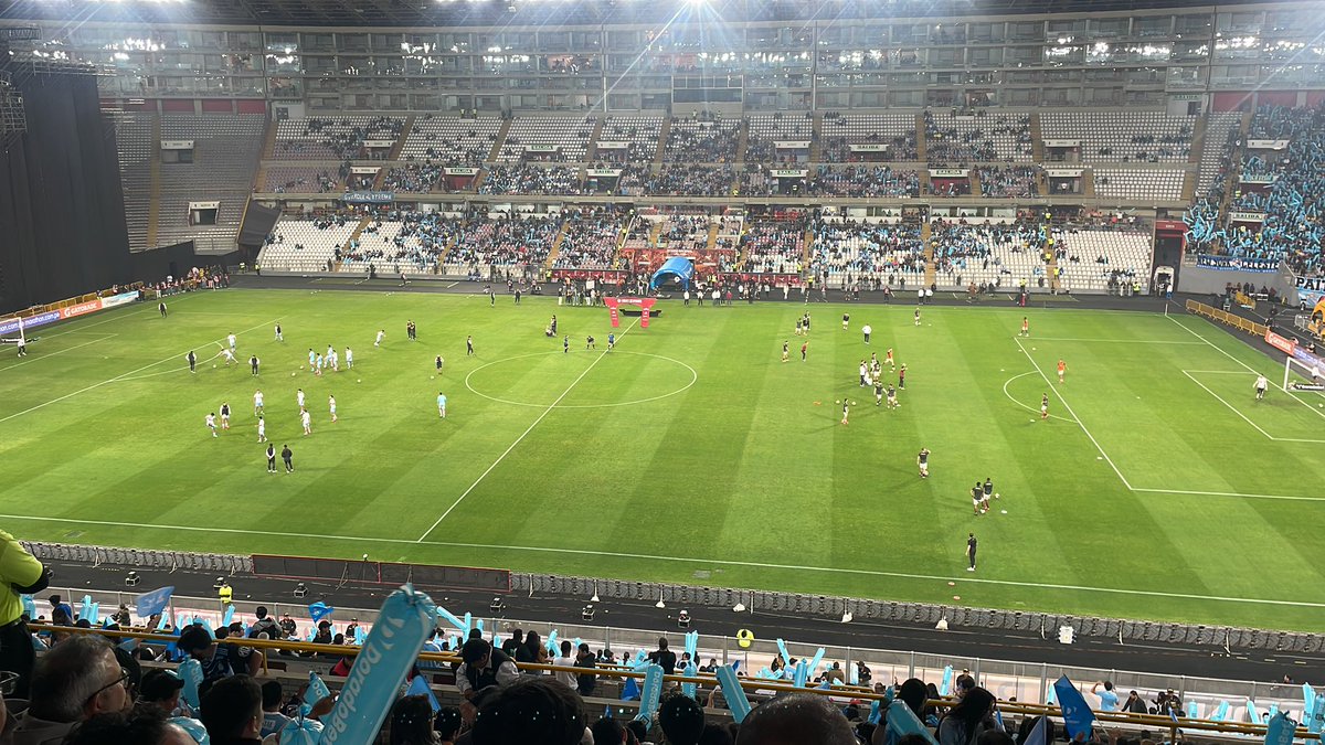 henryhey5's tweet photo. @RPPDeportes @ADiezGol no seas pendejo.  Dices todo lleno?   Por eso no deben los periodistas tener hinchable. Te pasaste de mentiroso https://t.co/3P11fpdkNw