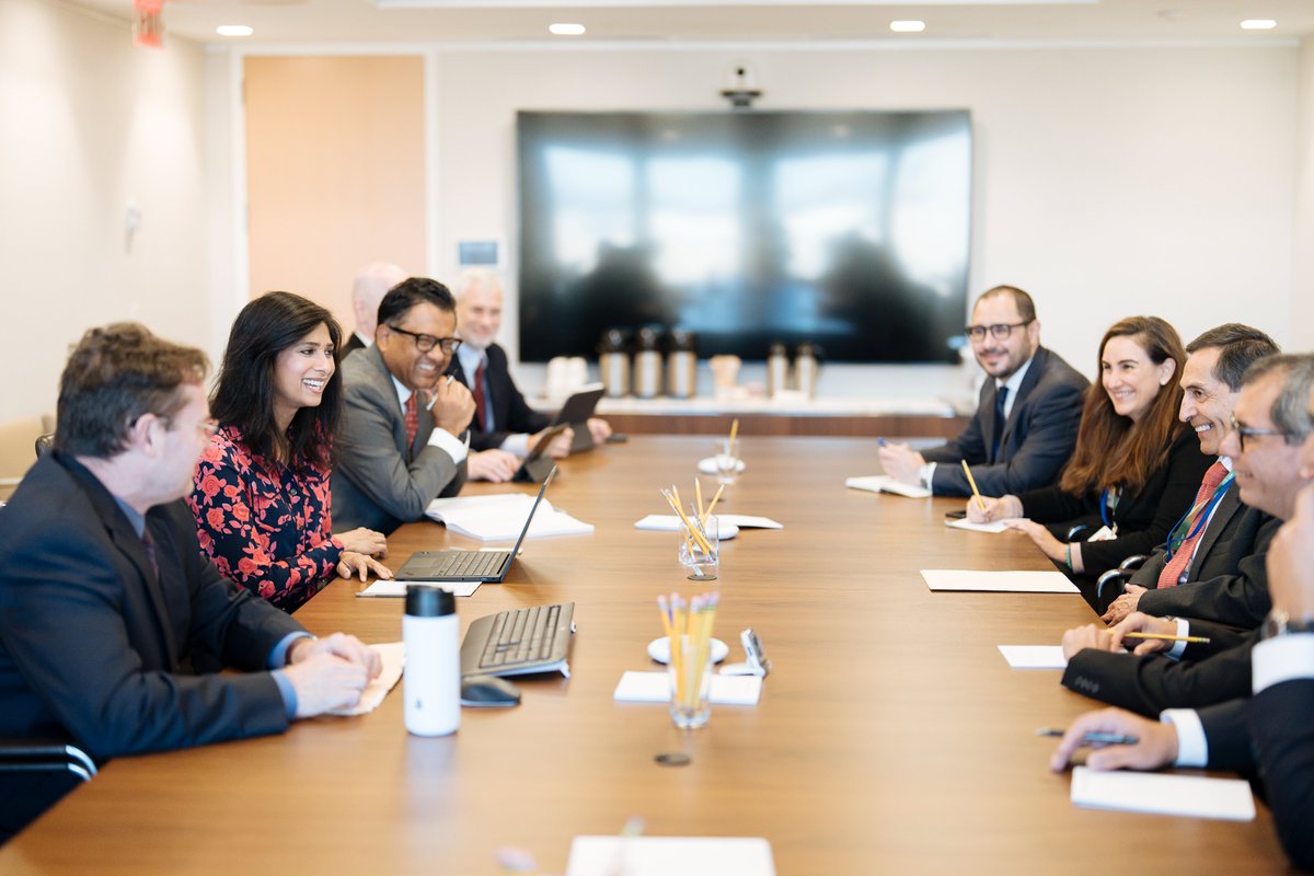 GitaGopinath's tweet image. I enjoyed speaking with @Hacienda_Mexico’s Finance Minister Rogelio Ramirez de la O about the country’s outlook, budget and plans for the new administration.