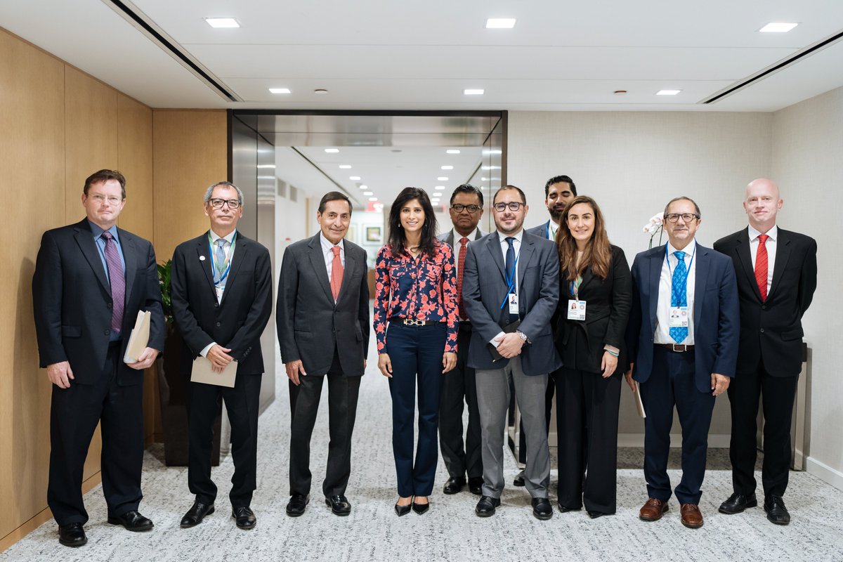 GitaGopinath's tweet image. I enjoyed speaking with @Hacienda_Mexico’s Finance Minister Rogelio Ramirez de la O about the country’s outlook, budget and plans for the new administration.