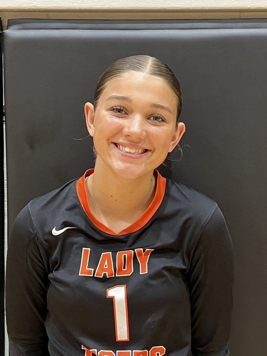 Players of the Game! These players really gave it their all and made plays happen! 🧡🖤🏐