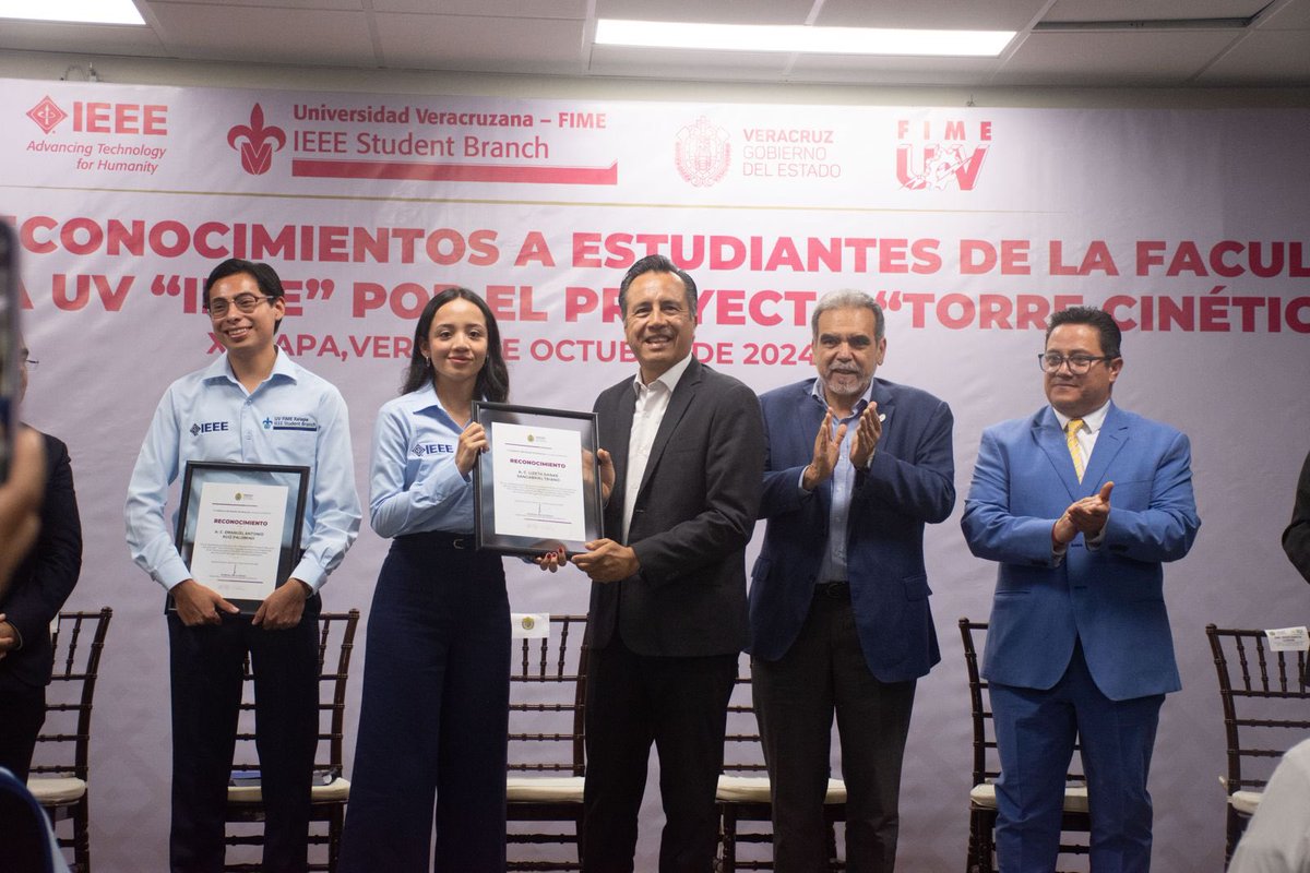 TizaniaL's tweet photo. Reconocimos a la “IEEE” UV por el proyecto interdisciplinario “Torre Cinética”, una obra de ingeniería que recupera un emblema de nuestra historia local vanguardista fusionando arte y ciencia.

Me honra haber colaborado en esta encomienda del Gobernador @CuitlahuacGJ https://t.co/wWeO23Ukcy