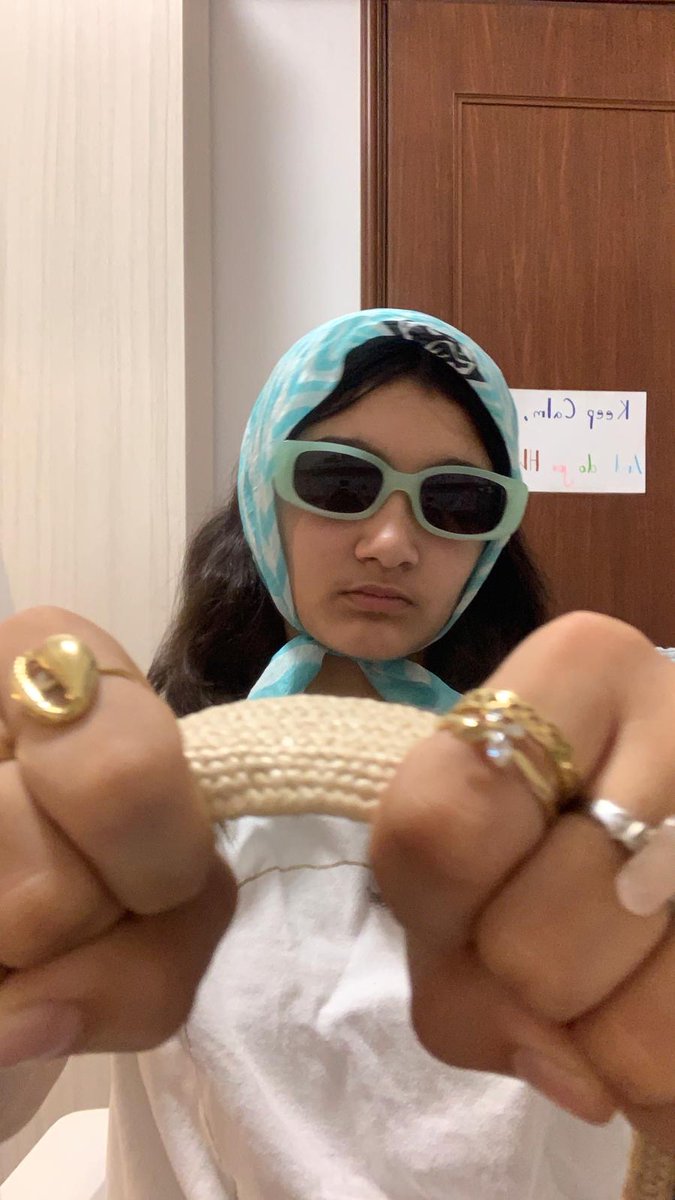 me(h)tatext tweet media