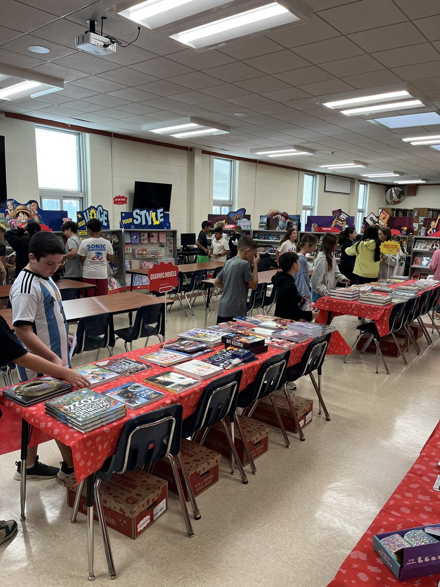 Thanks to the #EMSPTA for another great #bookfair. Lots of selection and purchases. #ems #elwoodpride #read