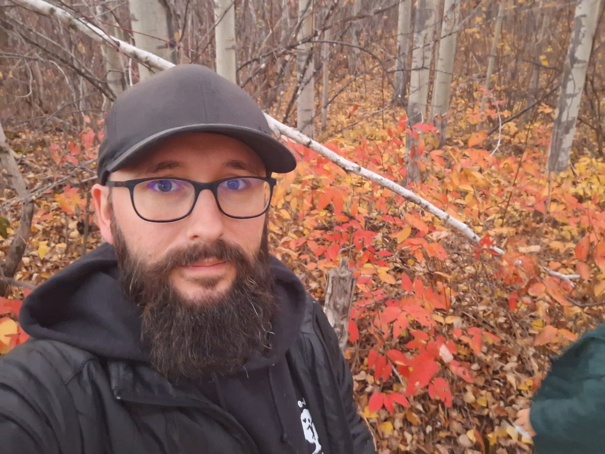 TrollwarQc's tweet photo. Autumn is in.
Winter in progress.

What is your favorite season?

#autumn #season #leaves #cold https://t.co/PcvaC3wLJG